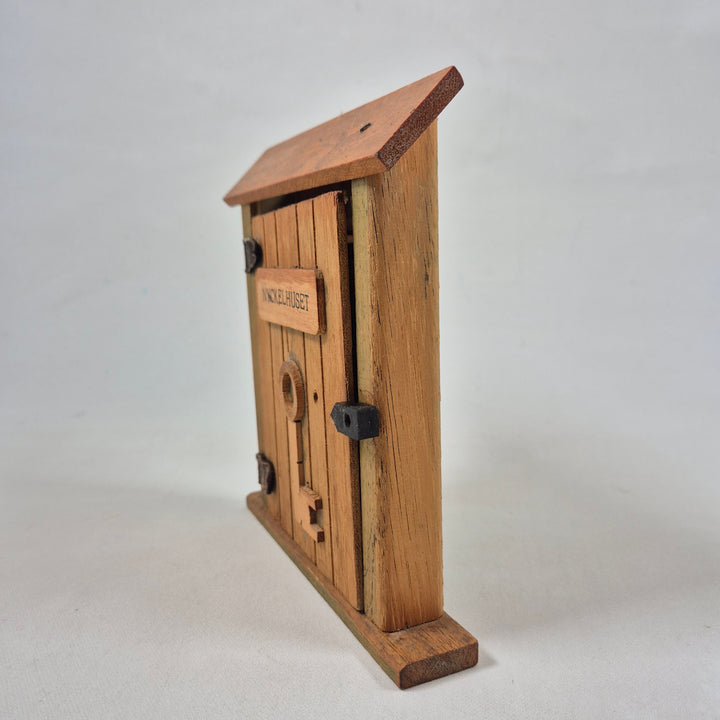 Unikt vintagenyckelskåp i trä retroutseende