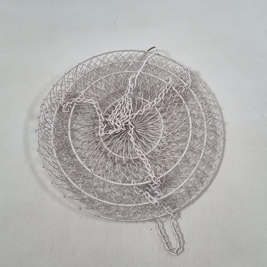 Elegant Tredelat Hängande Fruktfat i Metall