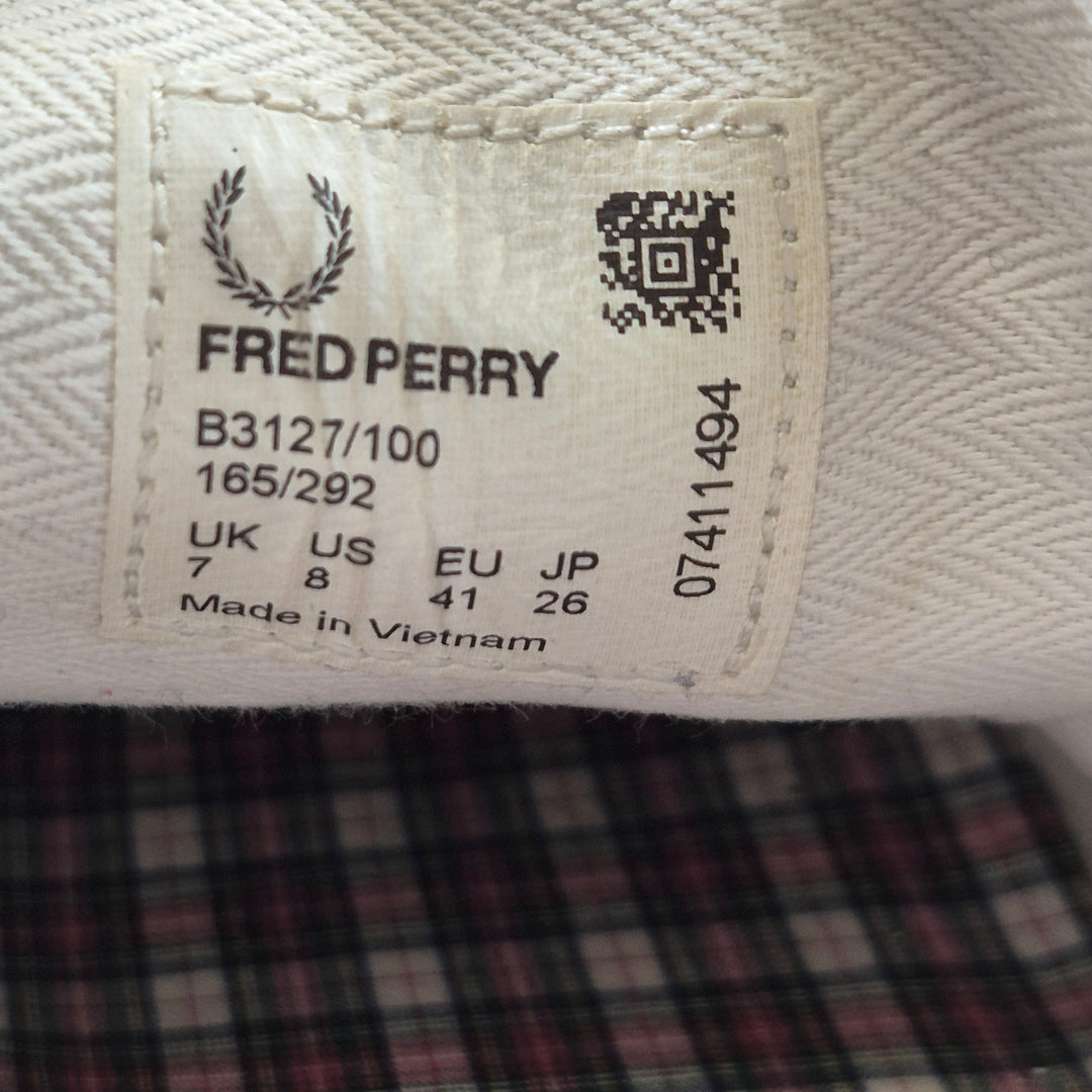 Fred Perry vita eleganta lädersneakers begagnade