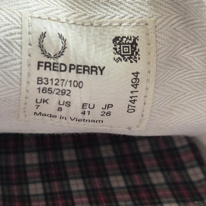 Fred Perry vita eleganta lädersneakers begagnade