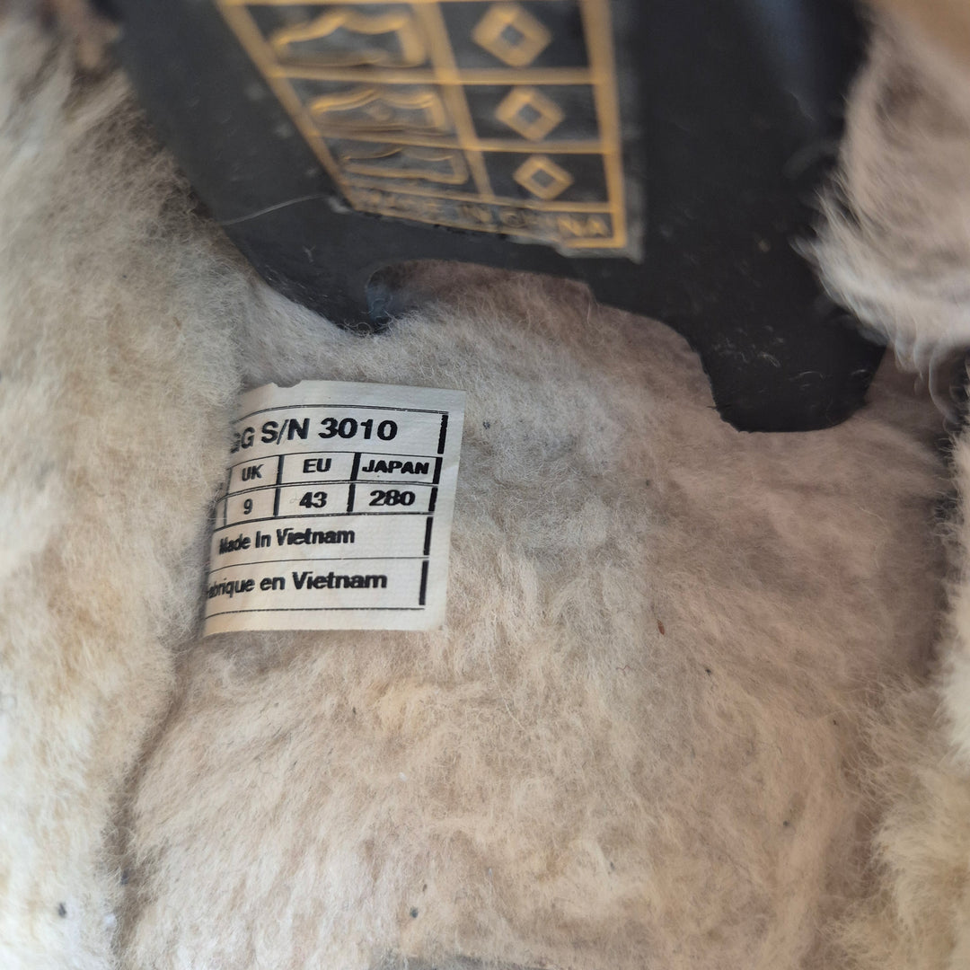 Retro tofflor mocka fårull UGG EU 43
