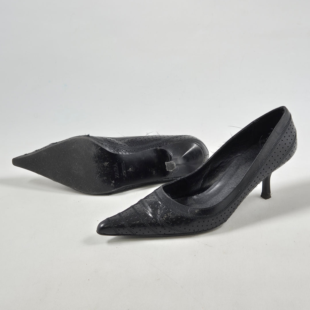 Zara Perforerade Pumps i Läder Storlek 38
