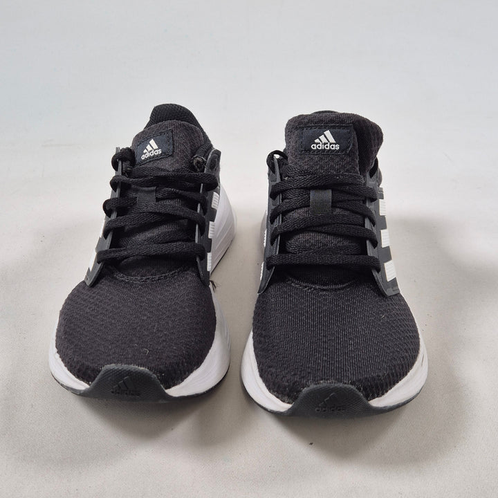 Adidas löparskor svart vita detaljer begagnad