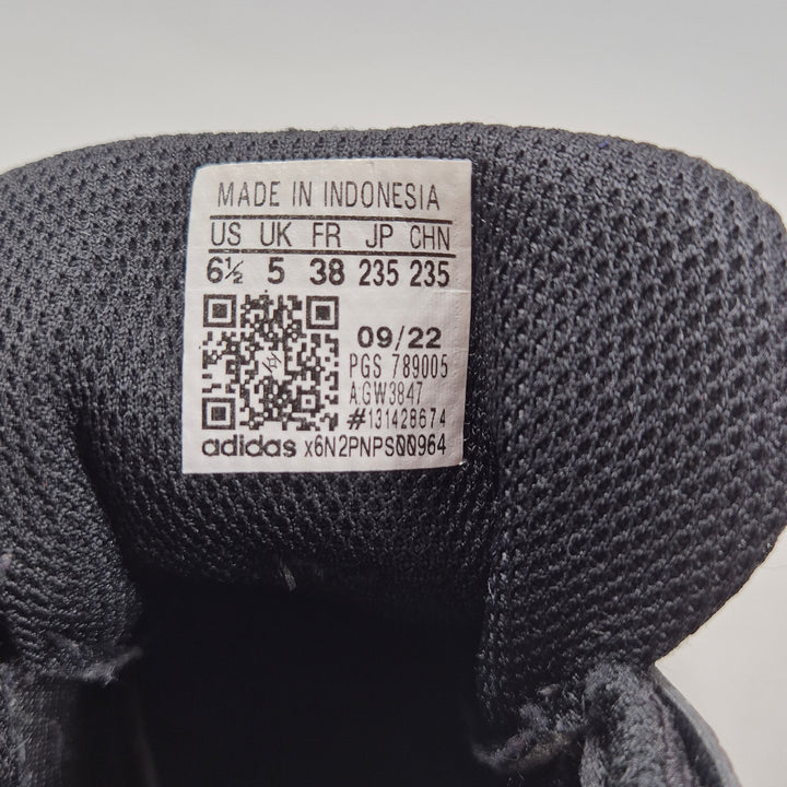 Adidas löparskor svart vita detaljer begagnad