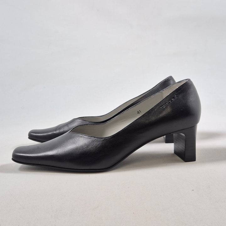 Eleganta svarta läderpumps Nina Armando