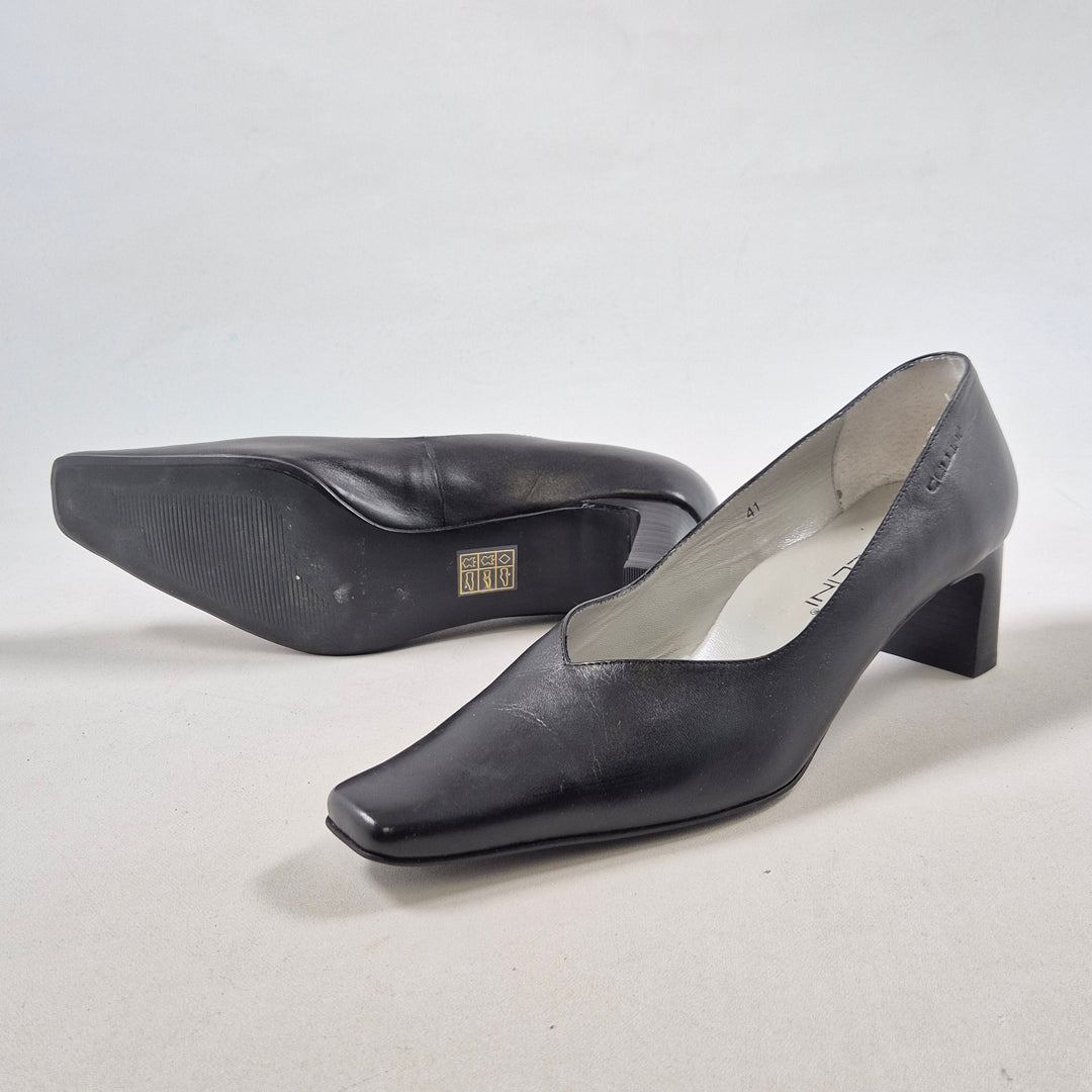 Eleganta svarta läderpumps Nina Armando