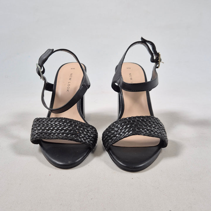 Svarta chic sandaler New Look storlek 36