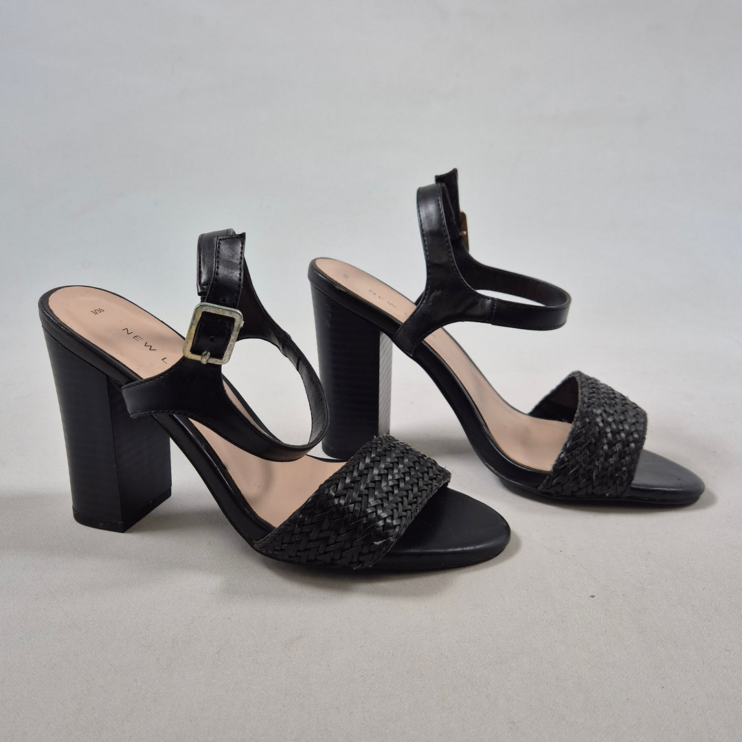 Svarta chic sandaler New Look storlek 36