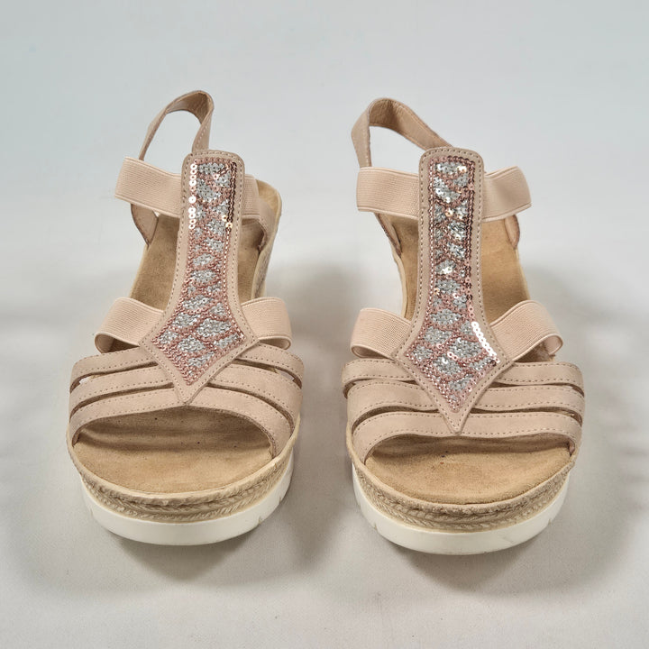 Rieker kilklack sandaler i beige med paljettdetaljer – bekväma och stilrena