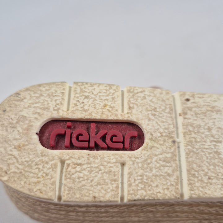Rieker kilklack sandaler i beige med paljettdetaljer – bekväma och stilrena