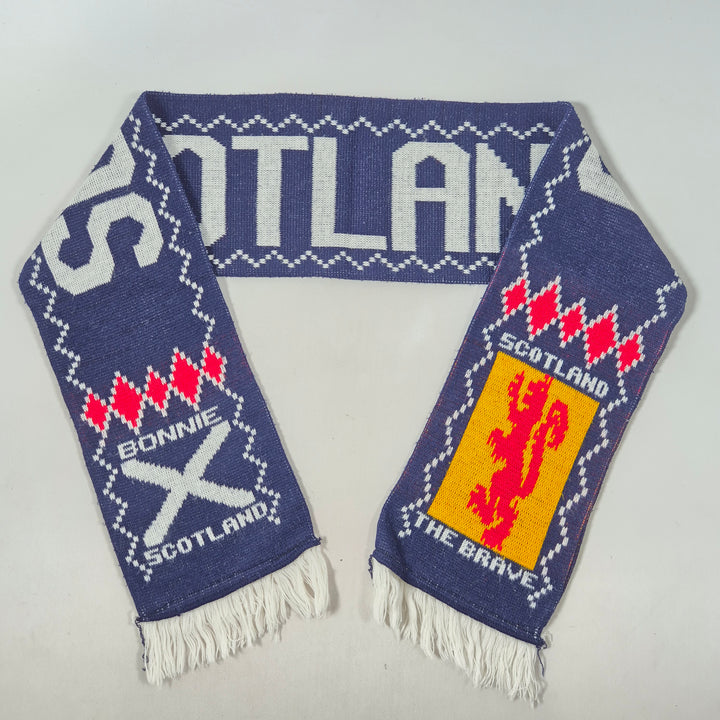 Retro stickad halsduk med skotskt motiv