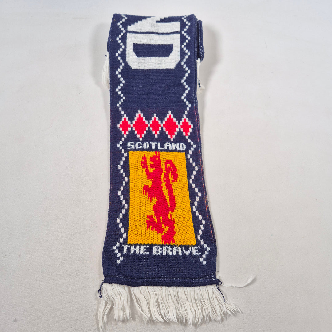 Retro stickad halsduk med skotskt motiv