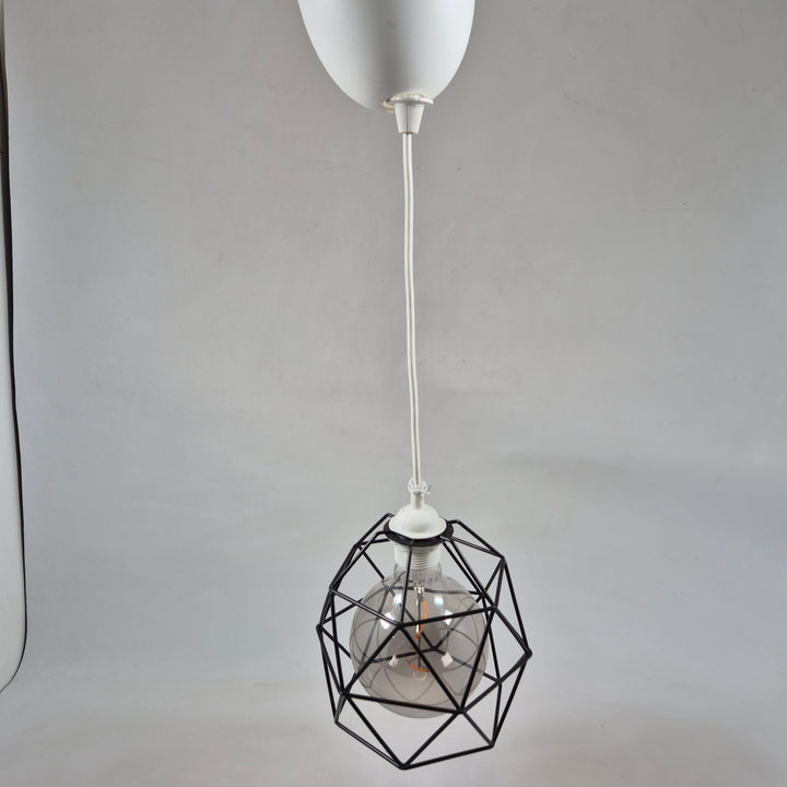 Modern stilren taklampa med geometrisk metallkorg