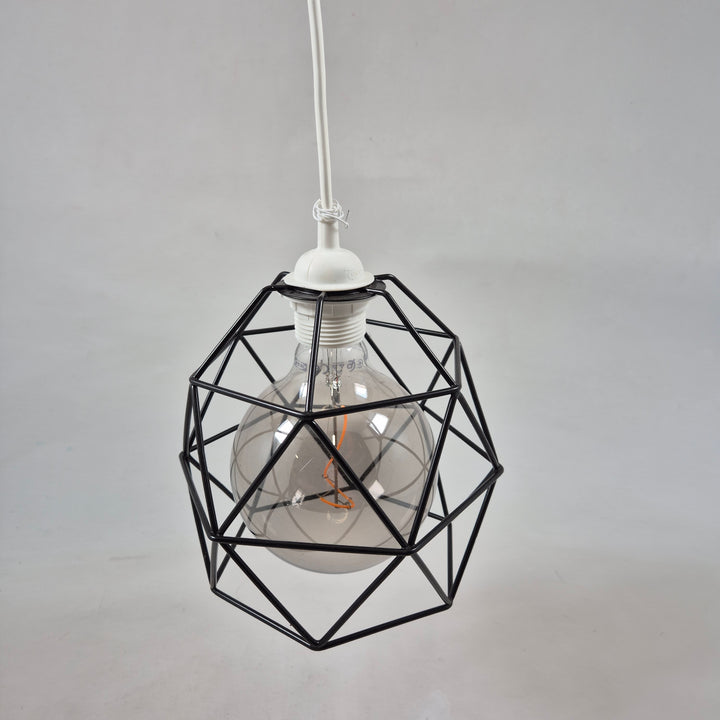 Modern stilren taklampa med geometrisk metallkorg