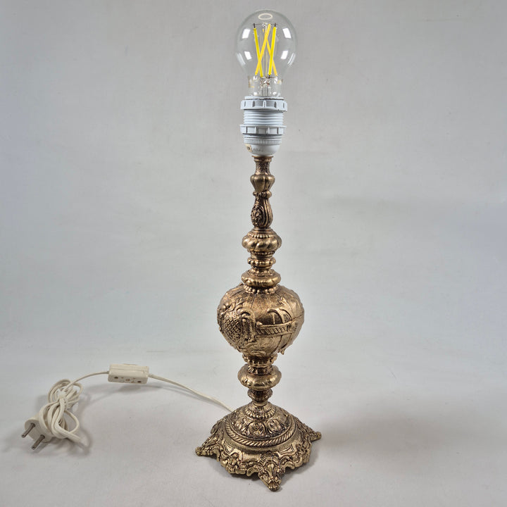 Retro bordslampa i guldtonad metall