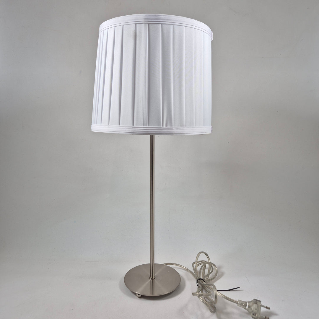 Elegant golvlampa i metall från Markslöjd