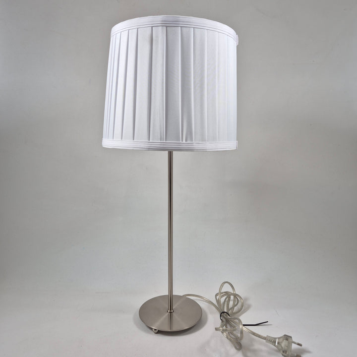 Elegant golvlampa i metall från Markslöjd
