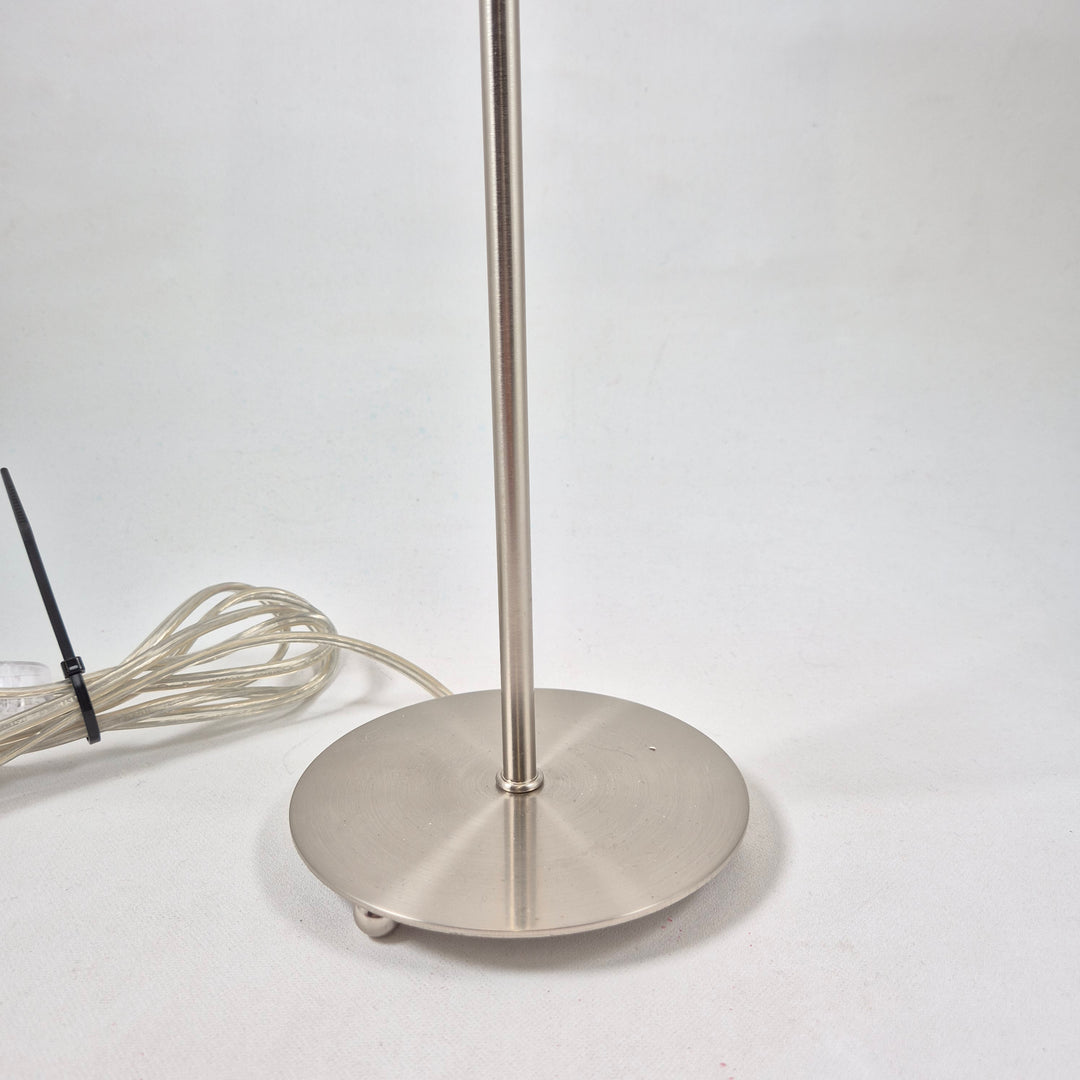 Elegant golvlampa i metall från Markslöjd