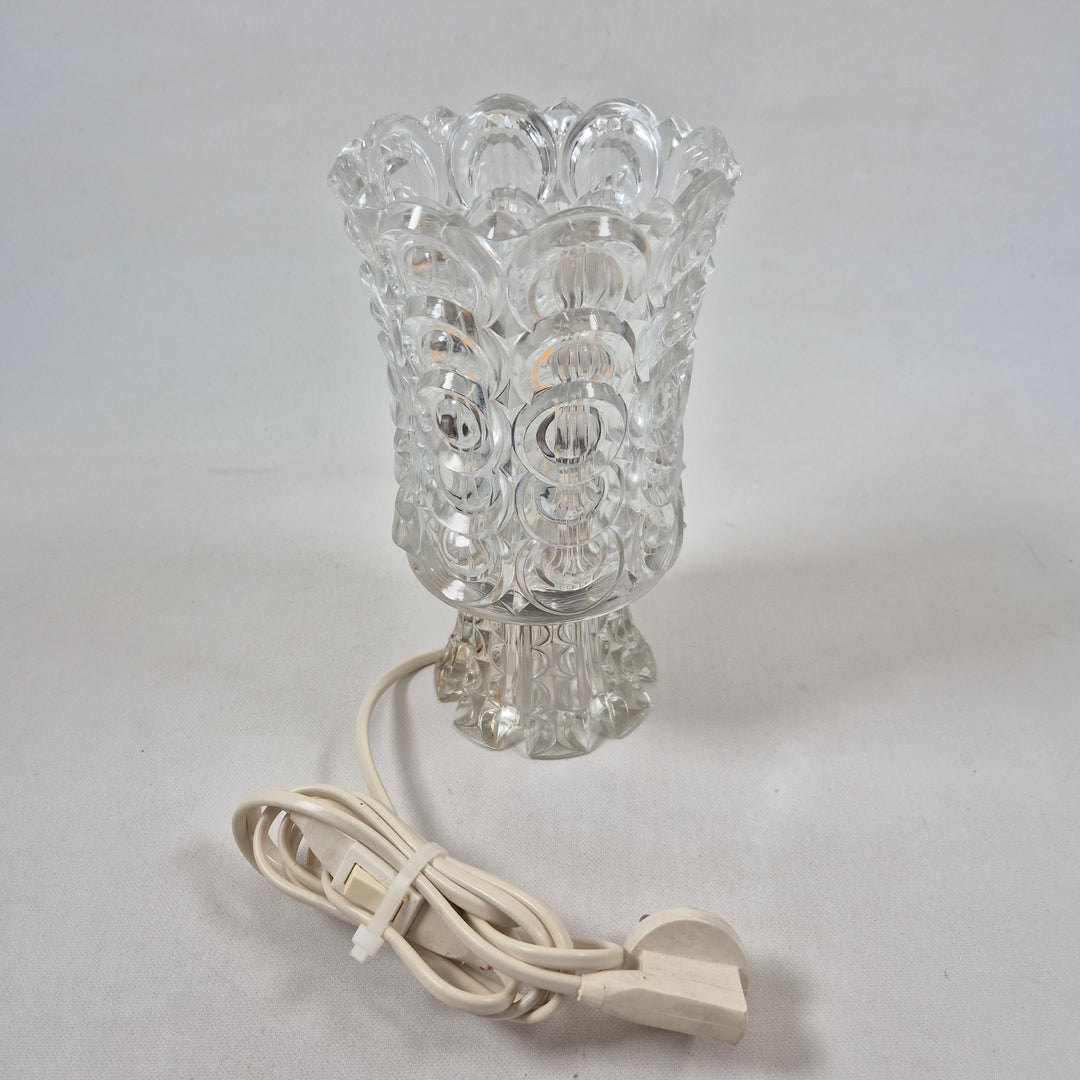 Retroinspirerad bordslampa i glas med mönster