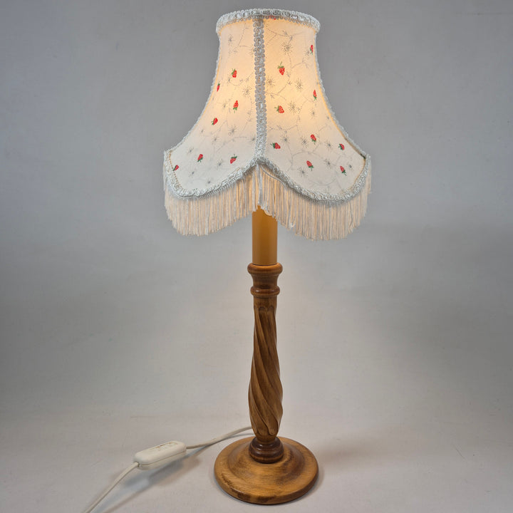Vintage bordslampa med franskärm och rosor
