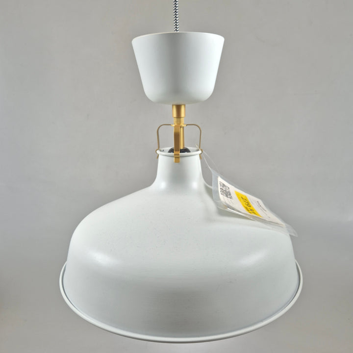 Elegant IKEA RANARP taklampa i vit metal