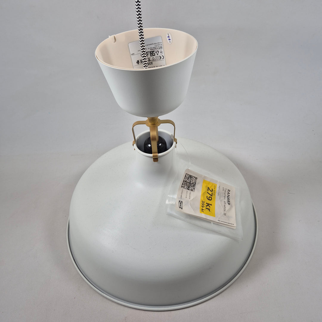 Elegant IKEA RANARP taklampa i vit metal