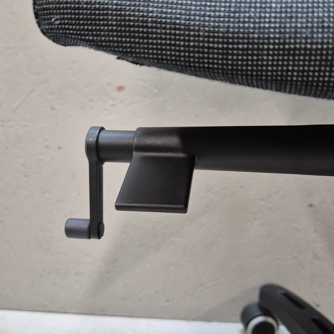 Modern ergonomisk kontorsstol i textil och metall