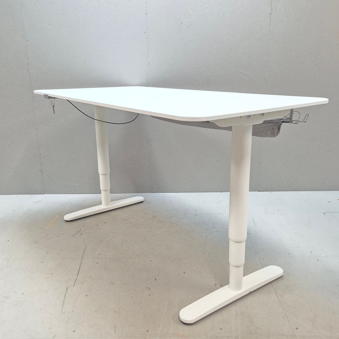 IKEA BEKANT höj-och sänkbart skrivbord i vitt