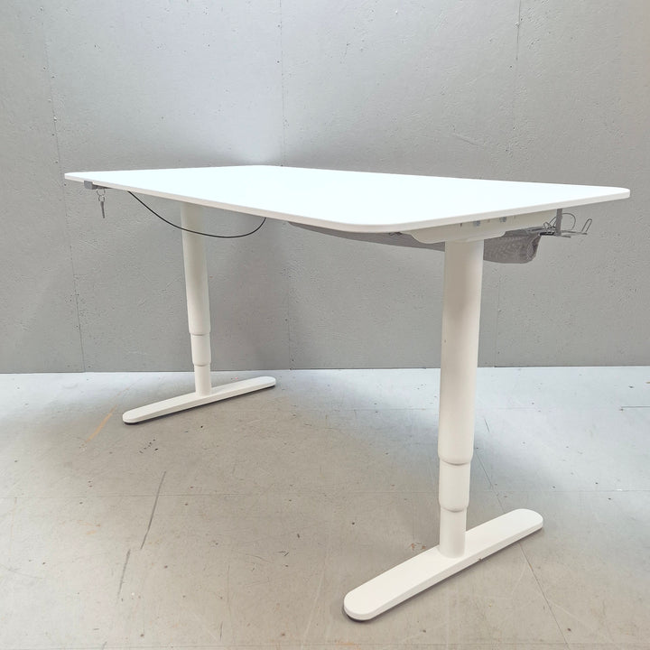 IKEA BEKANT höj-och sänkbart skrivbord i vitt