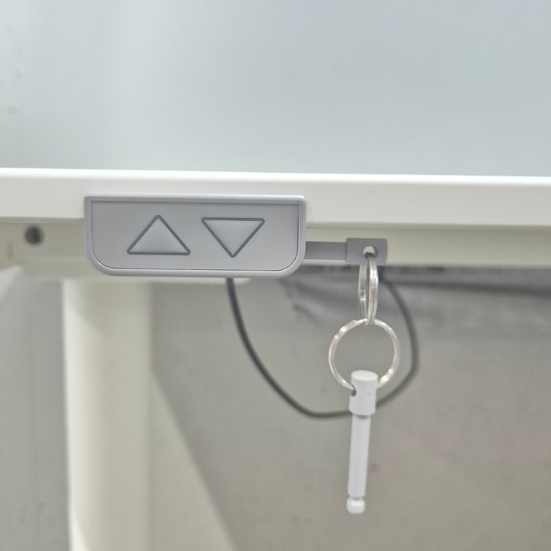 IKEA BEKANT höj-och sänkbart skrivbord i vitt