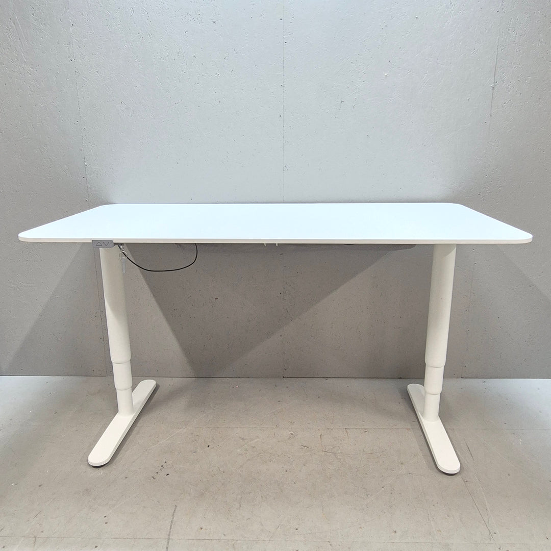 IKEA BEKANT höj-och sänkbart skrivbord i vitt