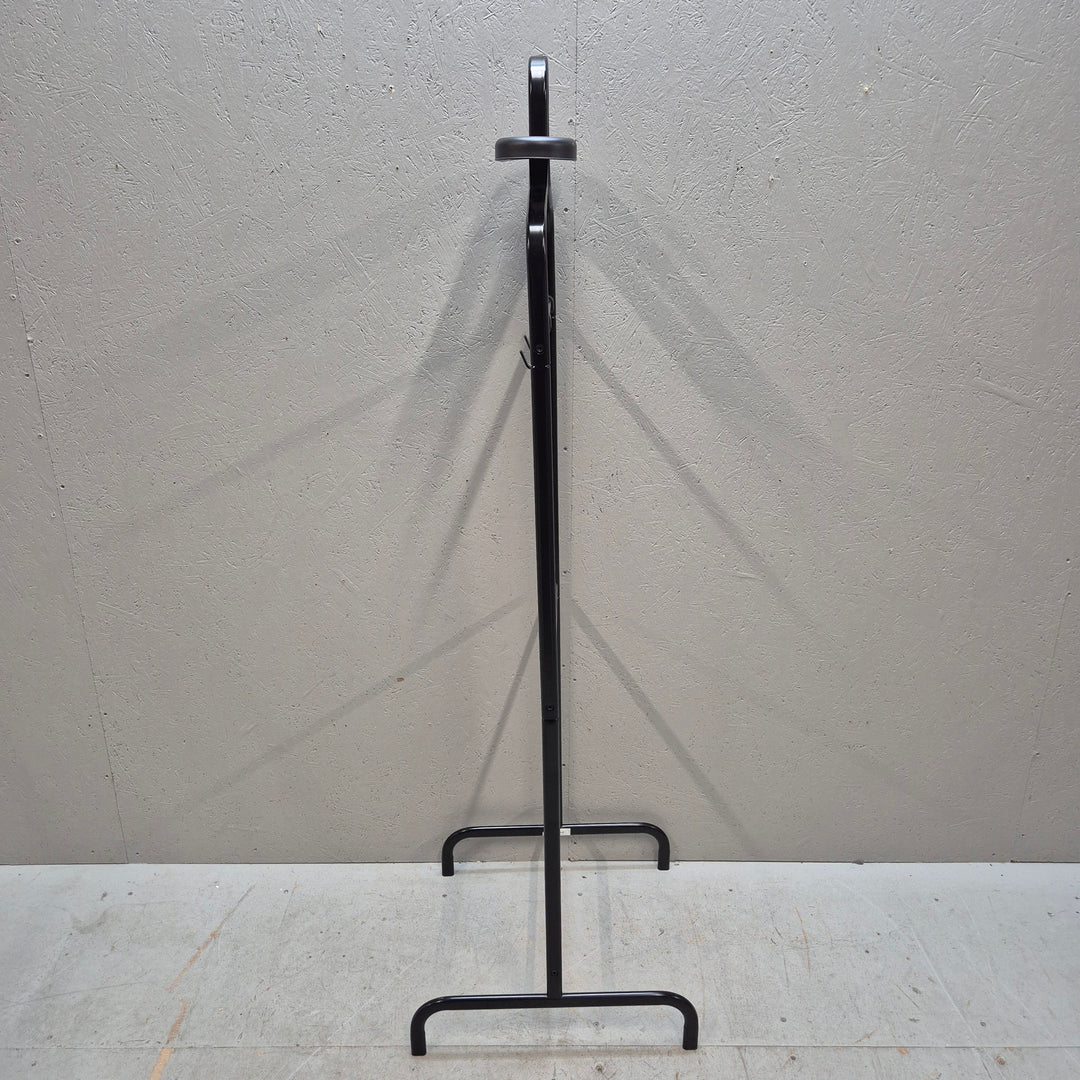 Elegant svart klädhängare i metall