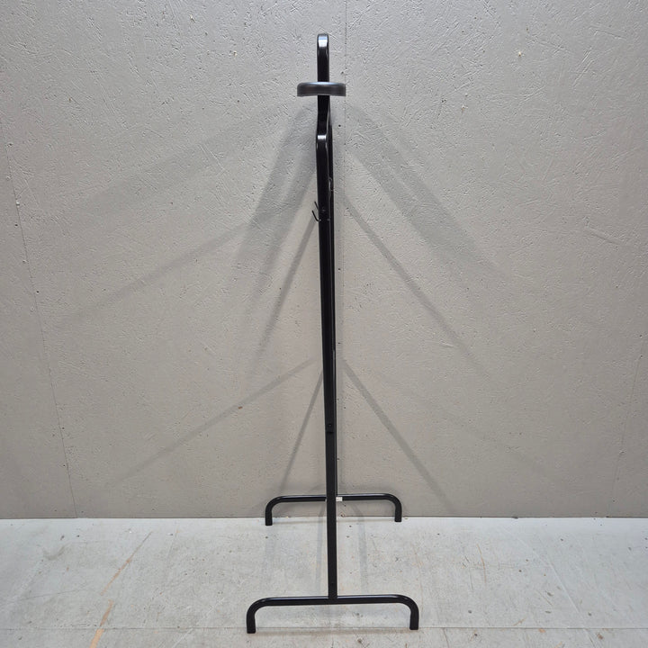 Elegant svart klädhängare i metall