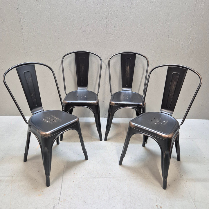 Retro industriella metallstolar i slitstark design