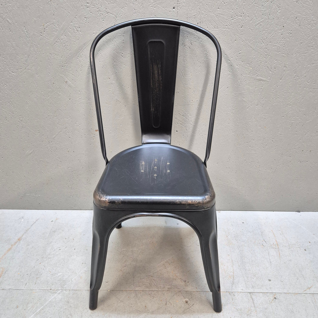 Retro industriella metallstolar i slitstark design