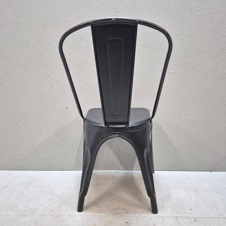 Retro industriella metallstolar i slitstark design