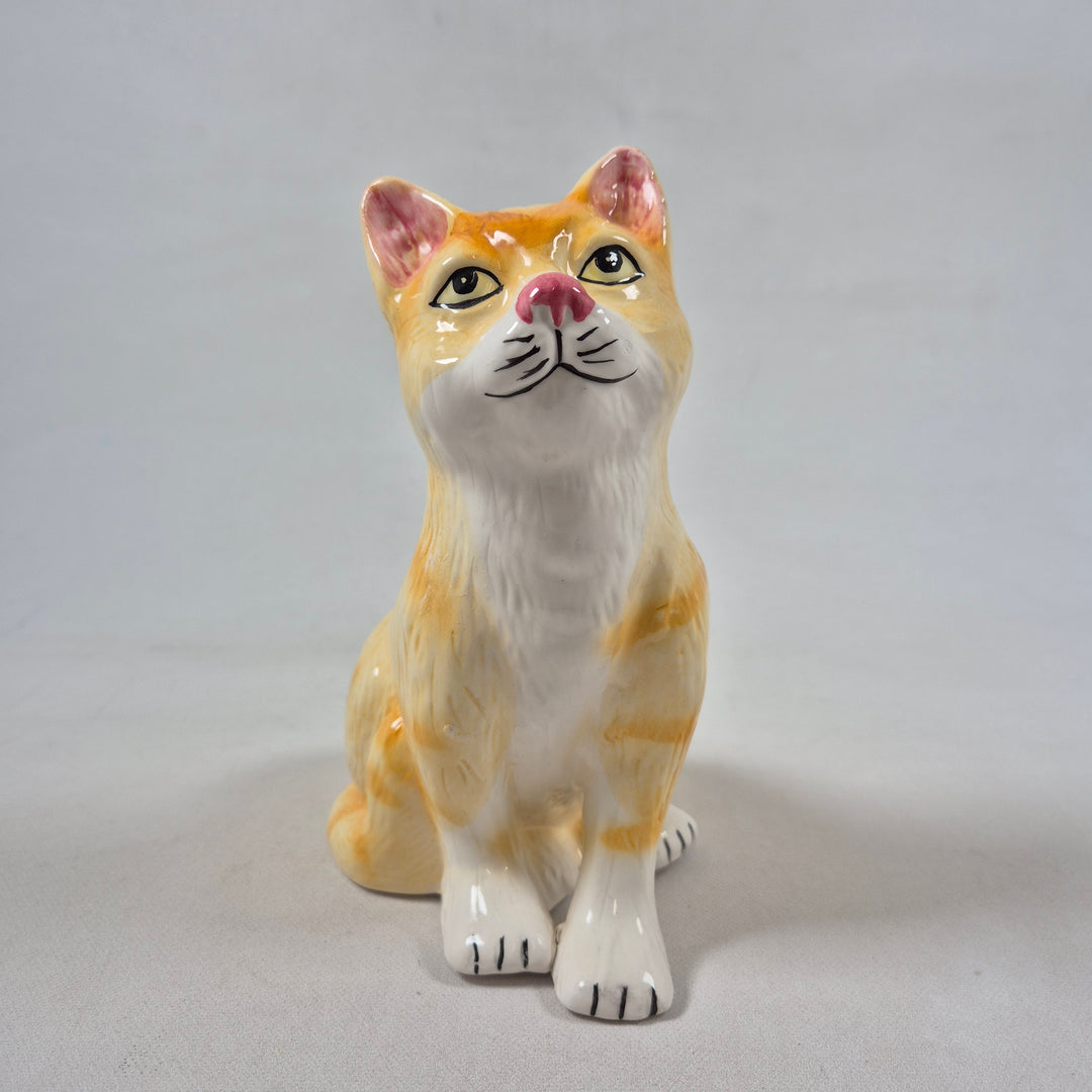 Charmig retro keramikkatt i keramik