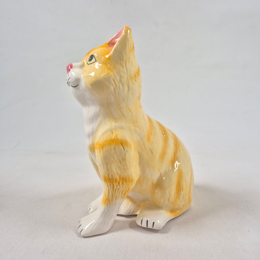Charmig retro keramikkatt i keramik