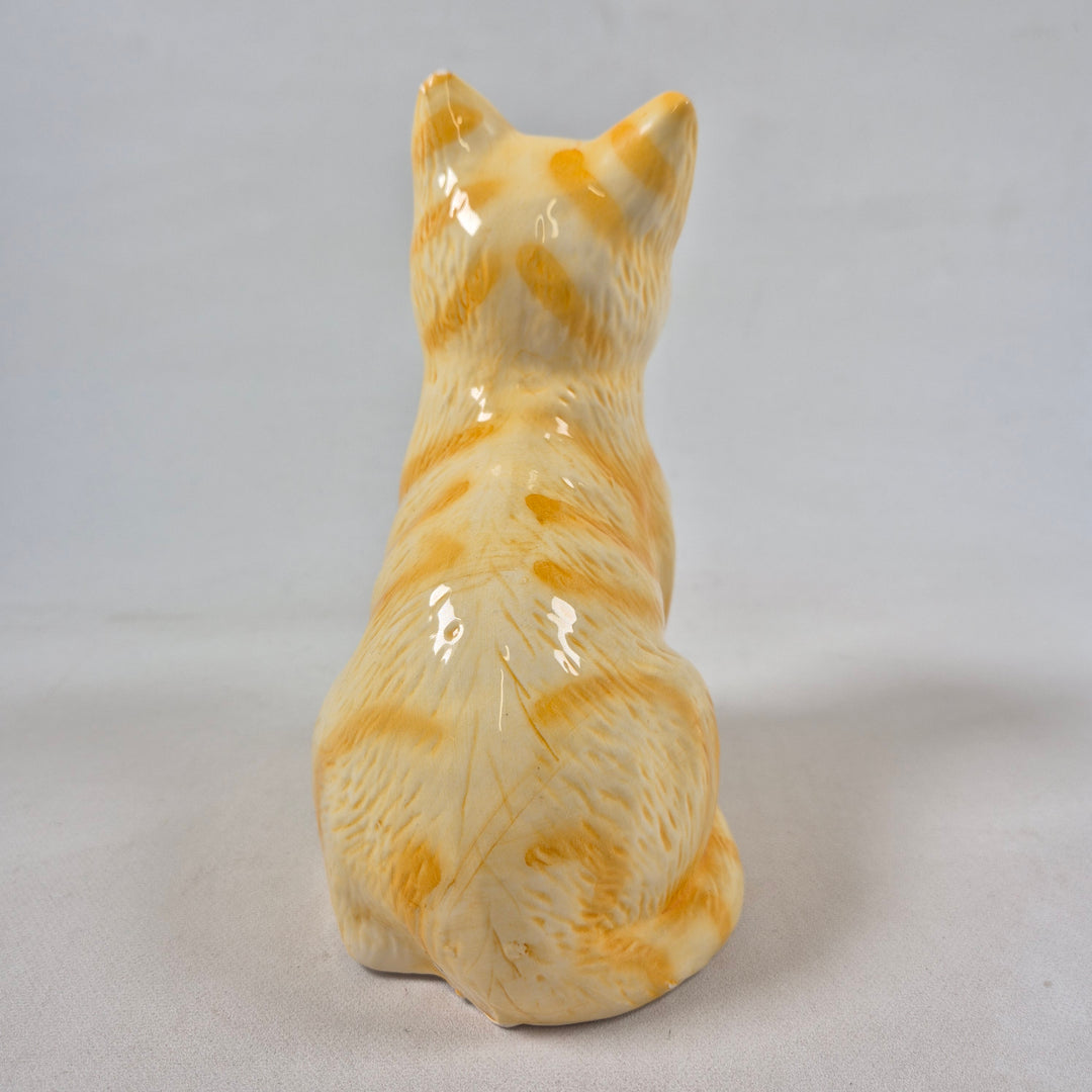 Charmig retro keramikkatt i keramik