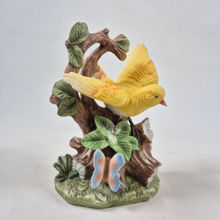 Retro keramikfigur med färgglada papegojor