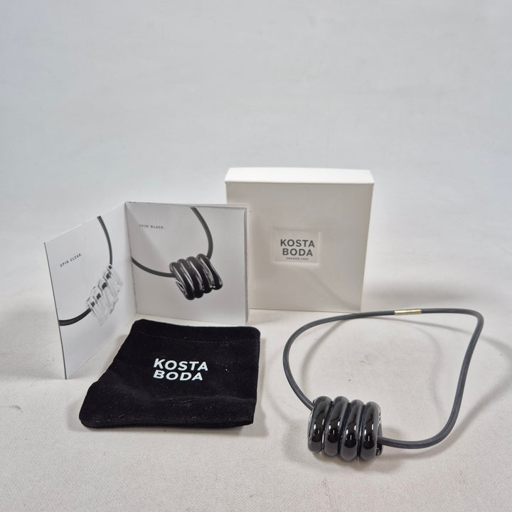 Kosta Boda Halsband med Spiralformad Glaspärla