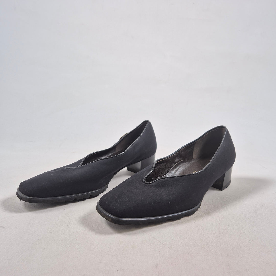 Klassiska svarta läderpumps i stl 37½