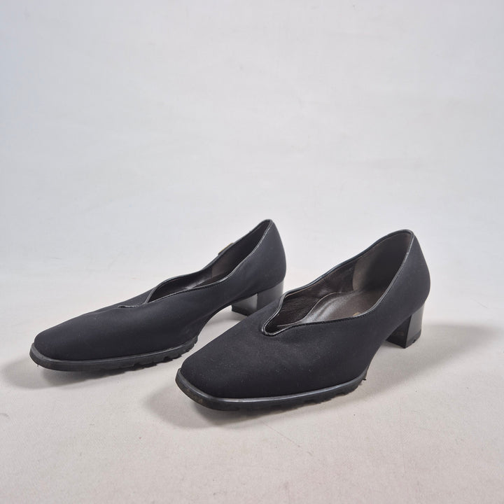 Klassiska svarta läderpumps i stl 37½