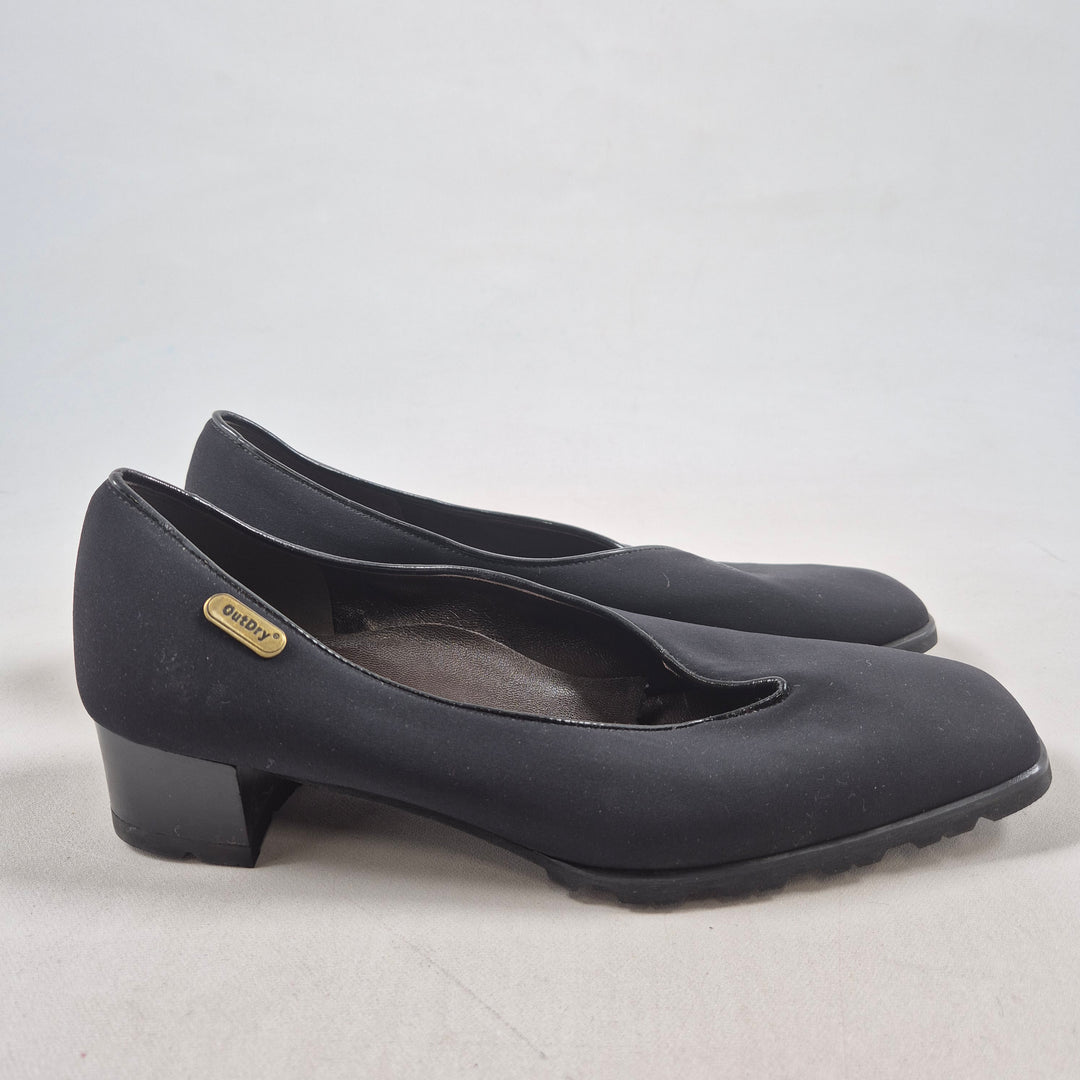 Klassiska svarta läderpumps i stl 37½