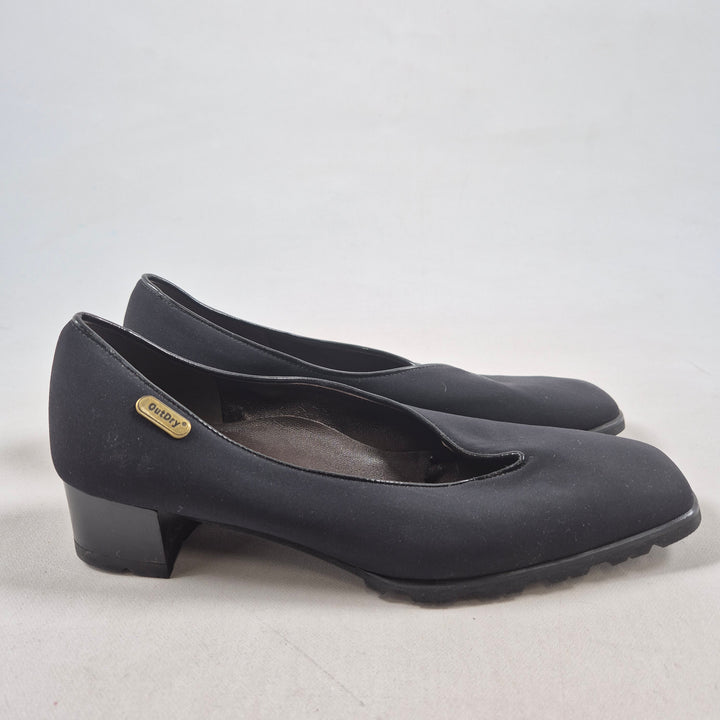 Klassiska svarta läderpumps i stl 37½