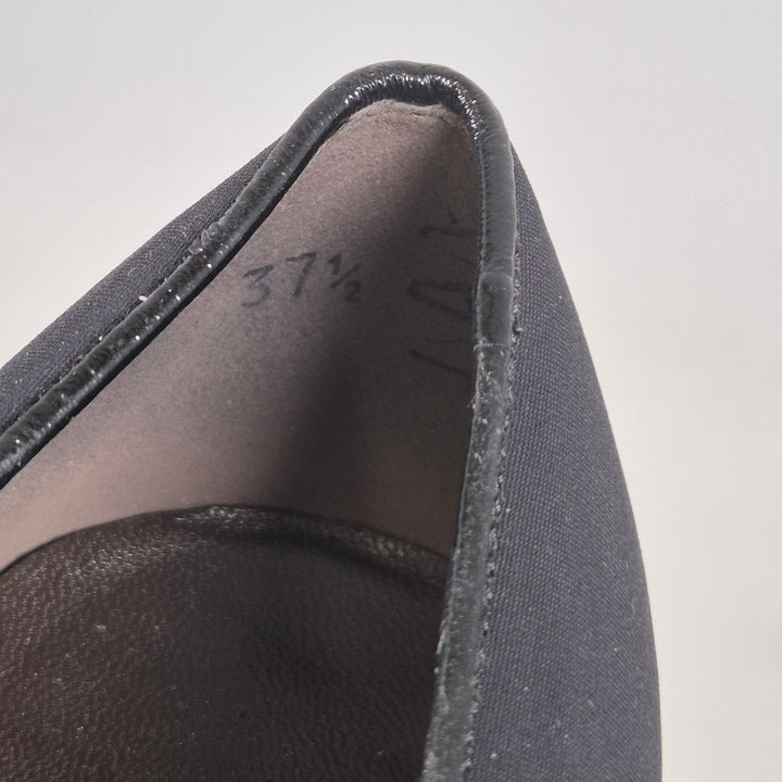 Klassiska svarta läderpumps i stl 37½