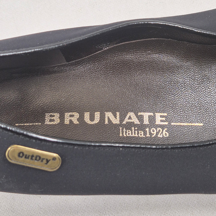 Klassiska svarta läderpumps i stl 37½