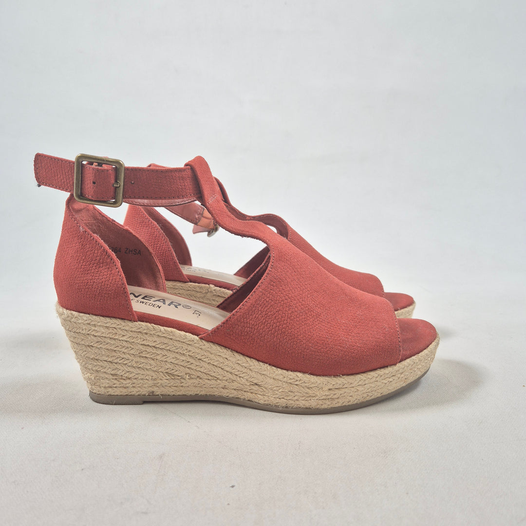 Röda kilklackar LINEAR of Sweden storlek 37