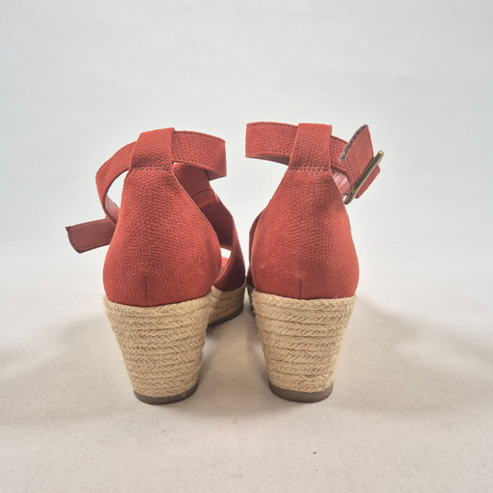 Röda kilklackar LINEAR of Sweden storlek 37