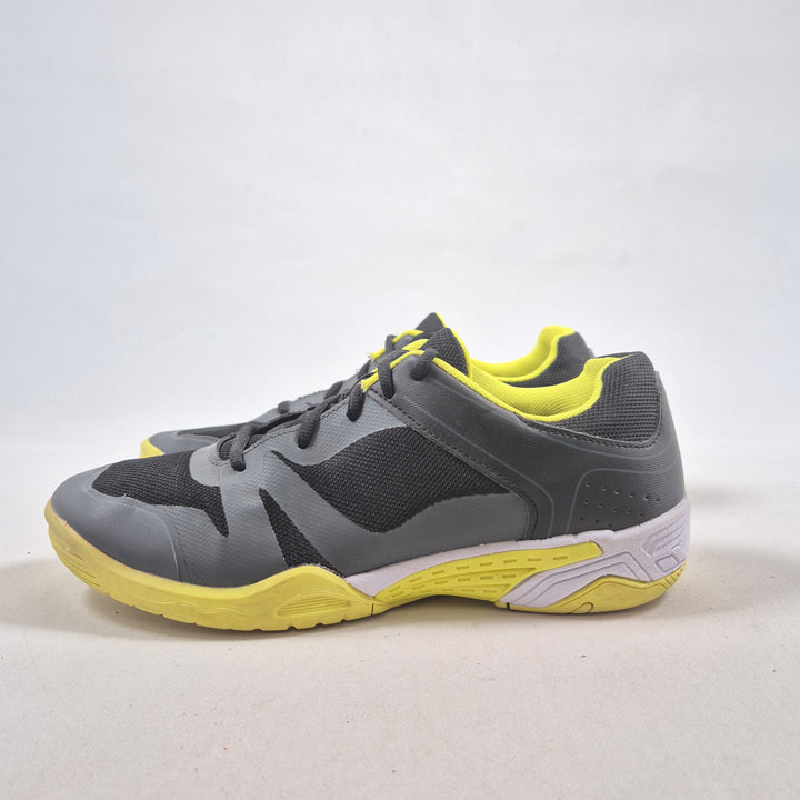 SOC löparskor grå gula detaljer begagnade